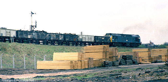 Class 25 diesel locomotive propels wagons of scrap up the chord from GCR to Leicester-Burton line