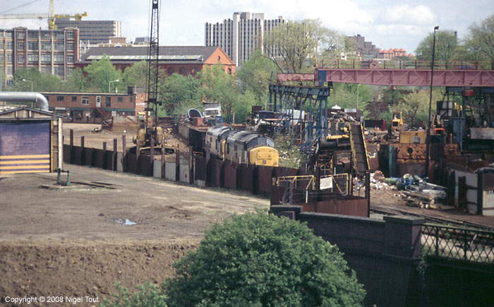 Class 37 diesel locomotives shunt Piggott's scrapyard, Leicester Class 37 diesel locomotives shunt Piggott's scrapyard, Leicester