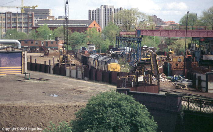 Class 37 diesel locomotives shunt Piggott's scrapyard, Leicester