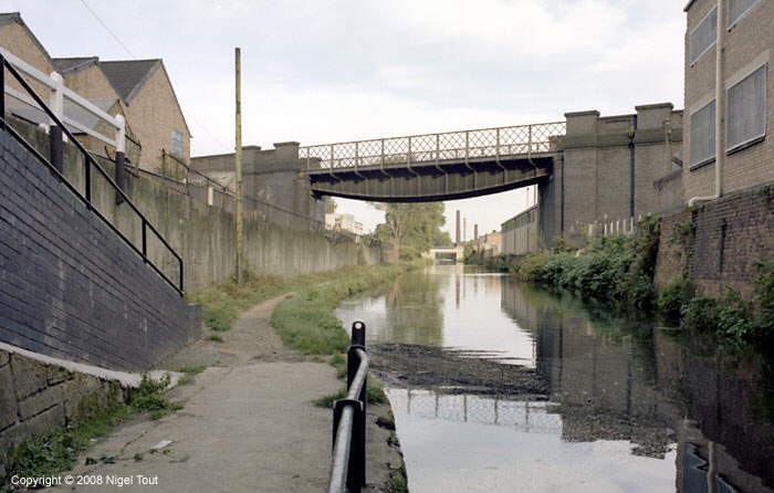 Ex-Great Central Railway bridge over Grand Union Canal, Leicester Ex-Great Central Railway bridge over Grand Union Canal, Leicester