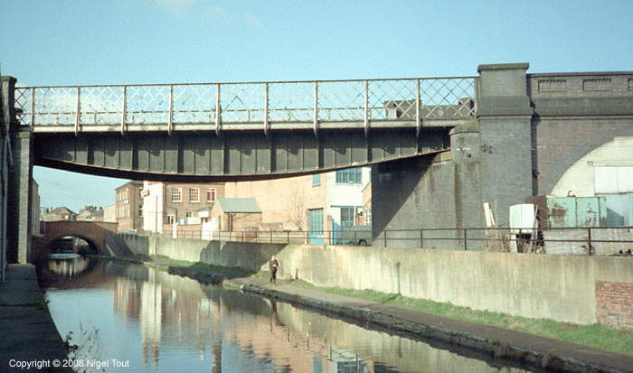 Ex-Great Central Railway bridge over Grand Union Canal, Leicester