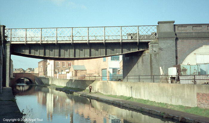 Ex-Great Central Railway bridge over Grand Union Canal, Leicester Ex-Great Central Railway bridge over Grand Union Canal, Leicester