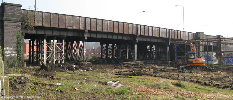 Clearing beneath Upperton Road bridge over ex-Great Central Railway, Leicester Clearing beneath Upperton Road bridge over ex-Great Central Railway, Leicester