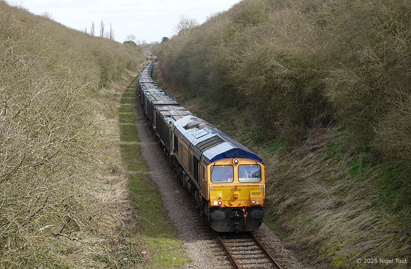 66757 with empty gypsum train, sth. of East Leake