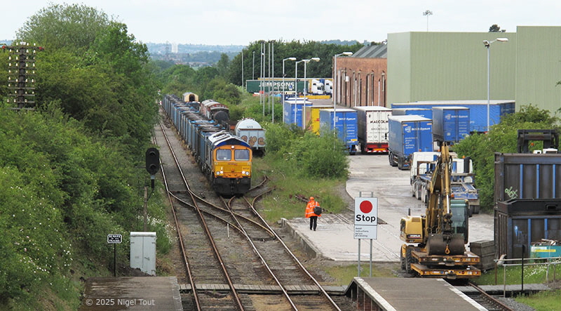 66720 at Rushcliffe Halt.